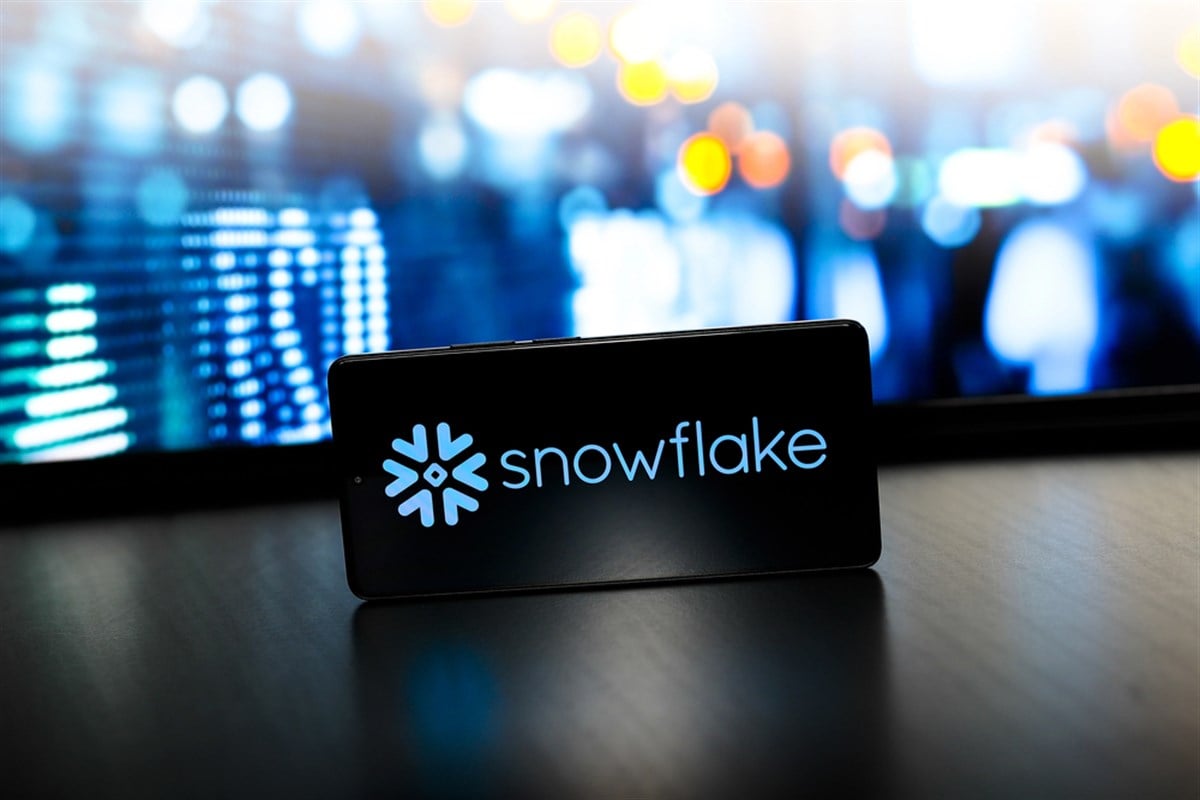 Snowflake Stock Soars on Q3 Beat, Analysts Predict Further Upside